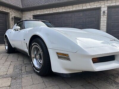 Chevrolet-Corvette-Coupe-1980-White-64478-9