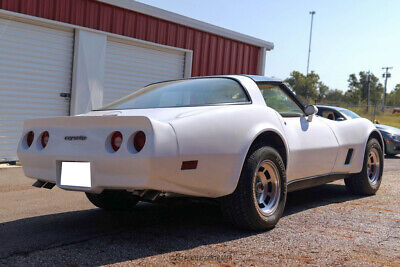 Chevrolet-Corvette-Coupe-1980-White-Tan-41843-7