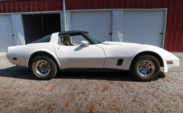 Chevrolet-Corvette-Coupe-1980-White-Tan-41843-8