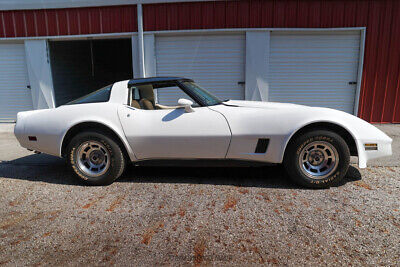 Chevrolet-Corvette-Coupe-1980-White-Tan-41843-8