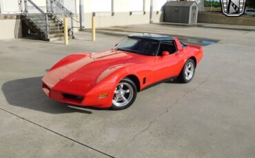 Chevrolet-Corvette-Coupe-1981-Red-Black-159480-11