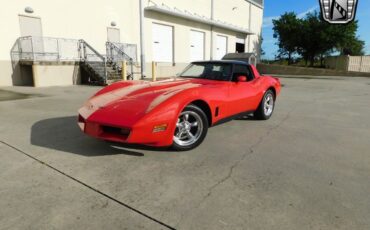 Chevrolet-Corvette-Coupe-1981-Red-Black-159480-2