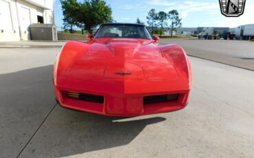 Chevrolet-Corvette-Coupe-1981-Red-Black-159480-3