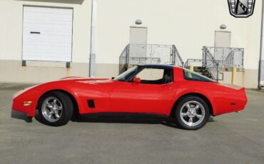 Chevrolet-Corvette-Coupe-1981-Red-Black-159480-6