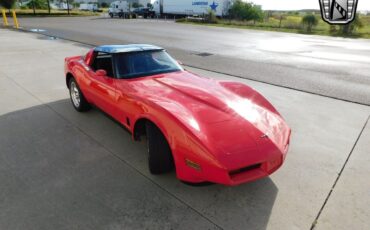 Chevrolet-Corvette-Coupe-1981-Red-Black-159480-7