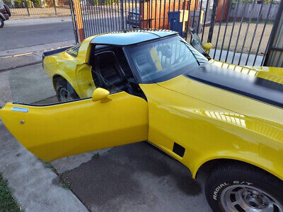 Chevrolet-Corvette-Coupe-1981-Yellow-Black-177833-3