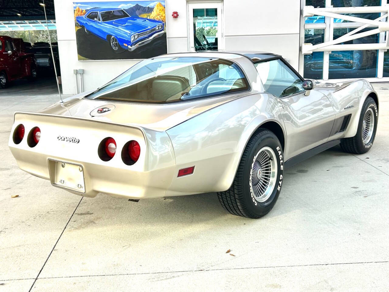 Chevrolet-Corvette-Coupe-1982-Beige-Tan-52030-5