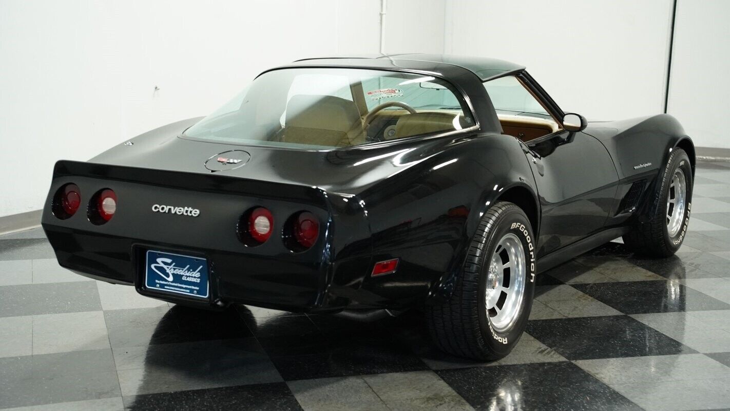 Chevrolet-Corvette-Coupe-1982-Black-Tan-119676-10