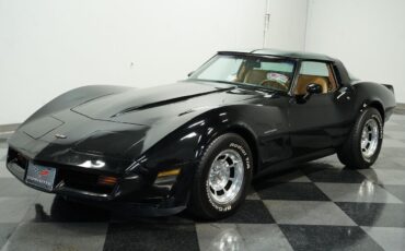 Chevrolet-Corvette-Coupe-1982-Black-Tan-119676-5