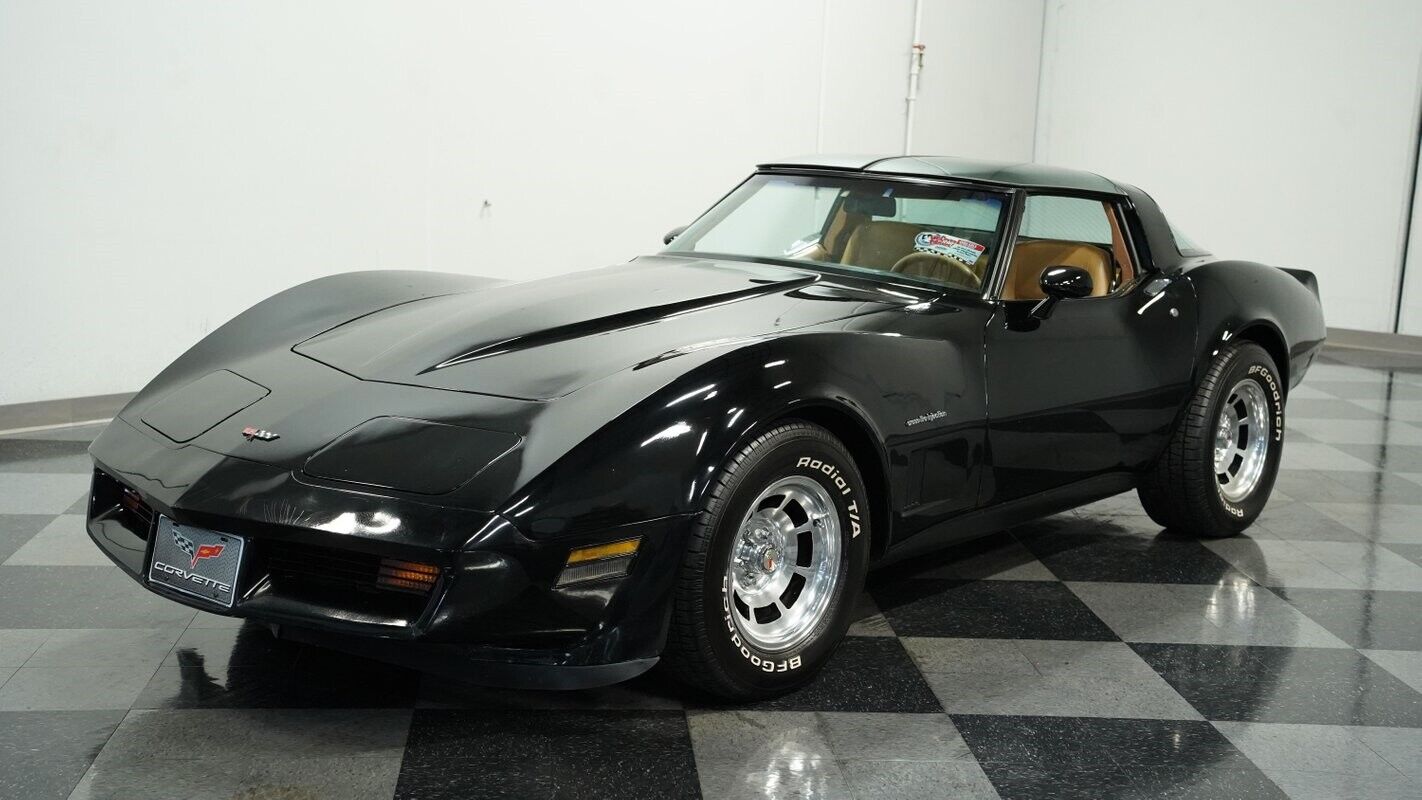 Chevrolet-Corvette-Coupe-1982-Black-Tan-119676-5