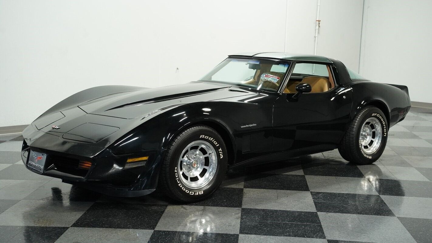 Chevrolet-Corvette-Coupe-1982-Black-Tan-119676-6