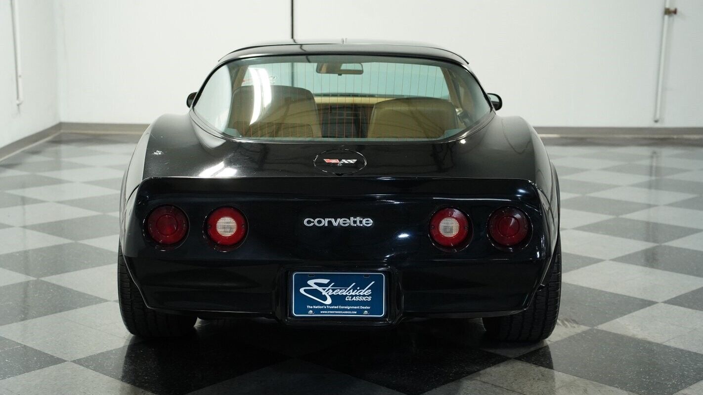 Chevrolet-Corvette-Coupe-1982-Black-Tan-119676-9