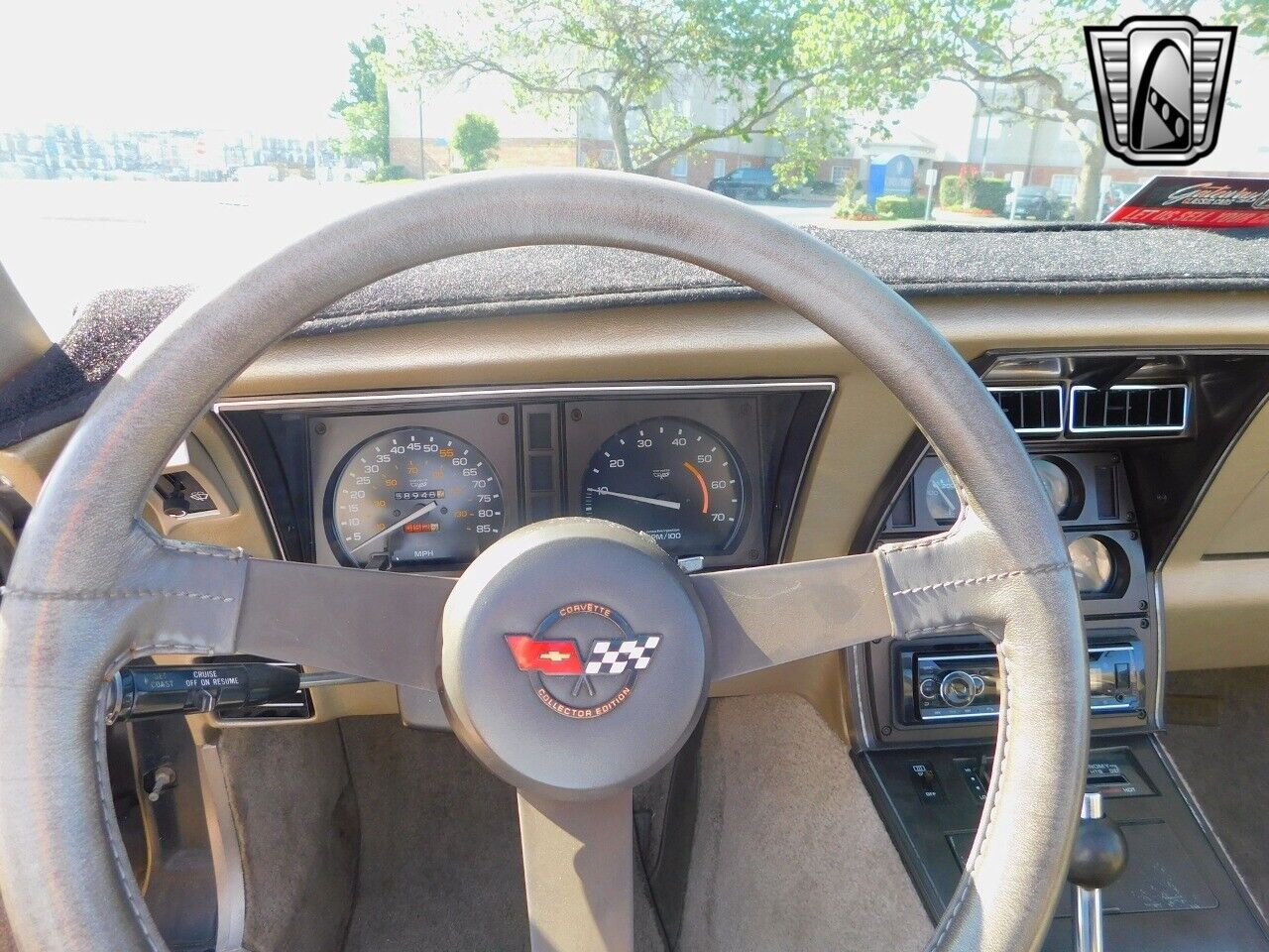 Chevrolet-Corvette-Coupe-1982-Brown-Gold-94868-11