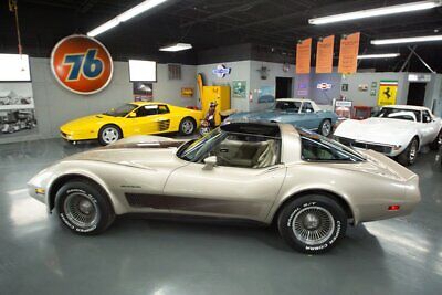 Chevrolet-Corvette-Coupe-1982-Gold-Gold-414-9