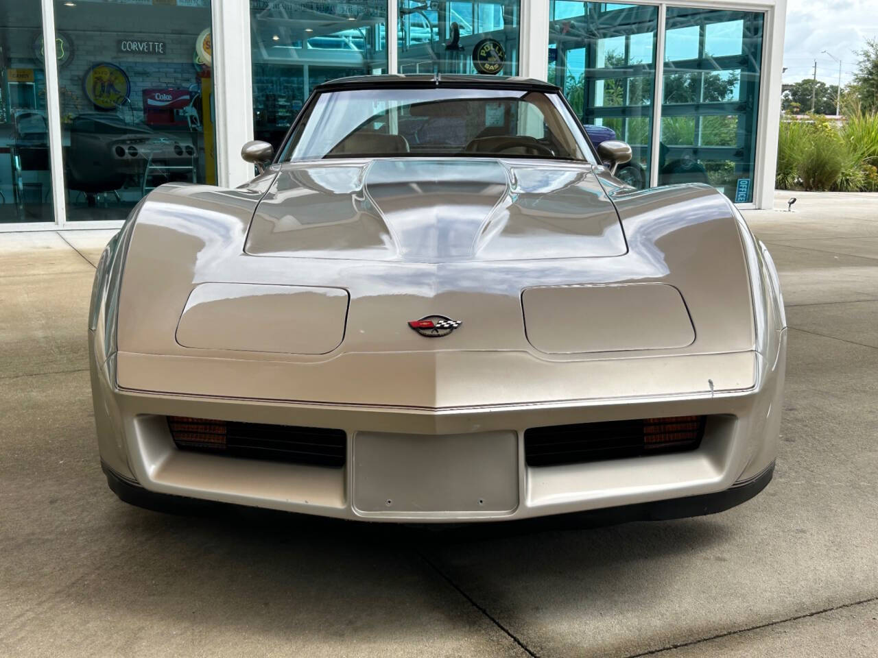 Chevrolet-Corvette-Coupe-1982-Gold-Tan-69504-1