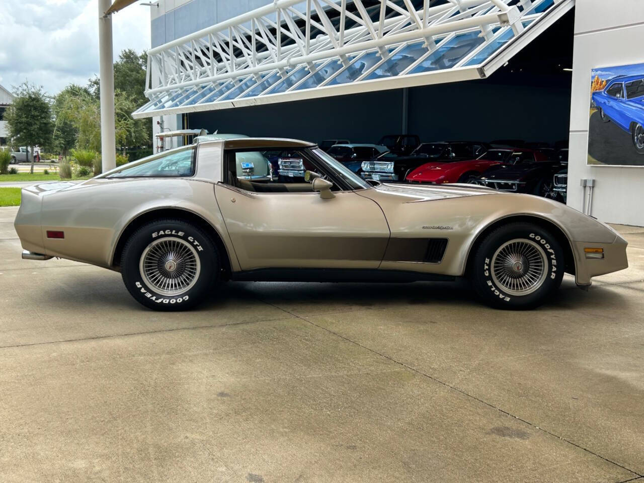 Chevrolet-Corvette-Coupe-1982-Gold-Tan-69504-3