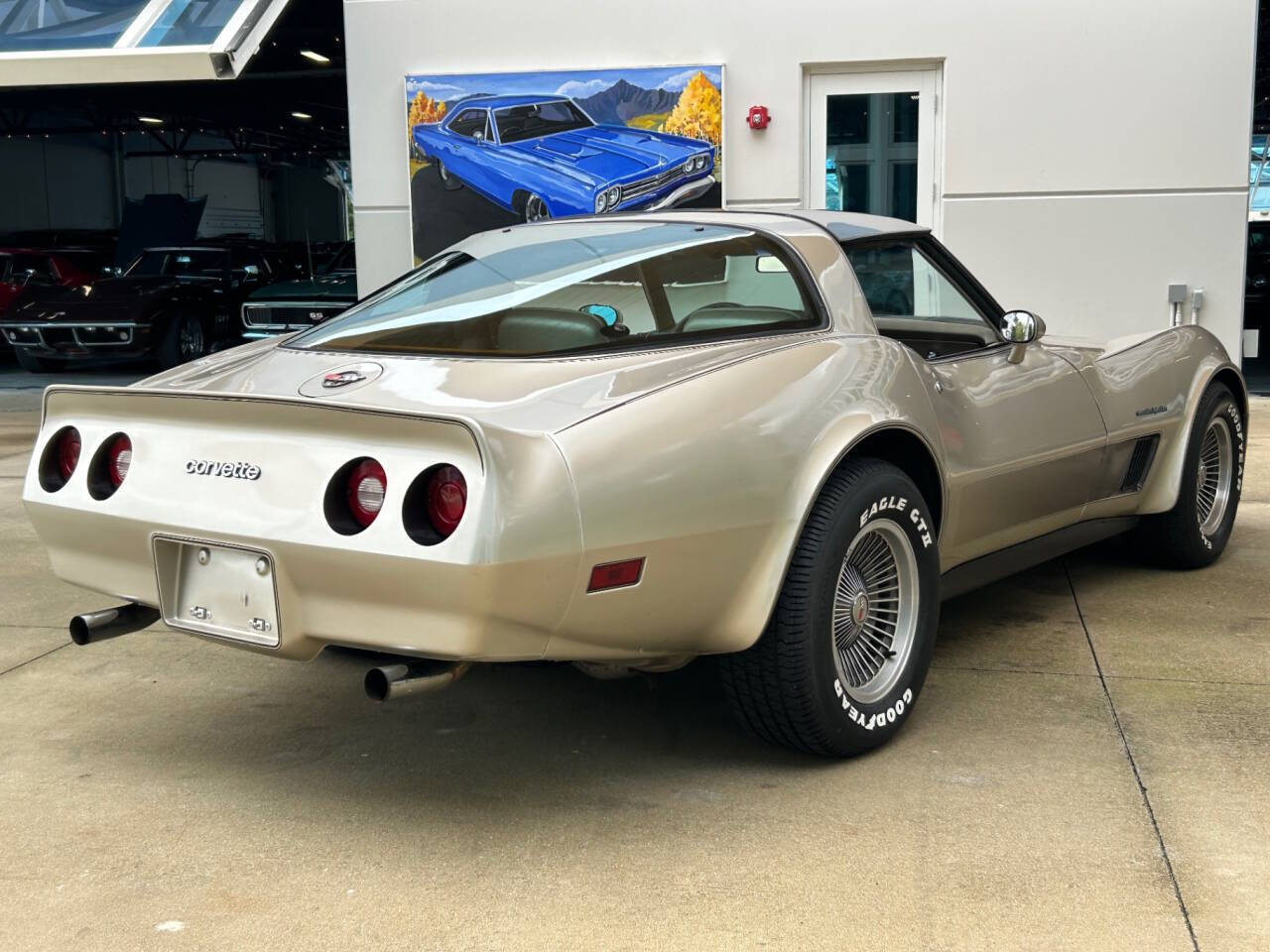 Chevrolet-Corvette-Coupe-1982-Gold-Tan-69504-4