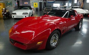 Chevrolet-Corvette-Coupe-1982-Red-Black-69322-1