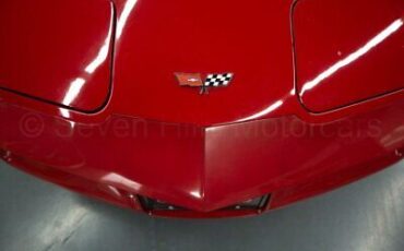 Chevrolet-Corvette-Coupe-1982-Red-Black-69322-12