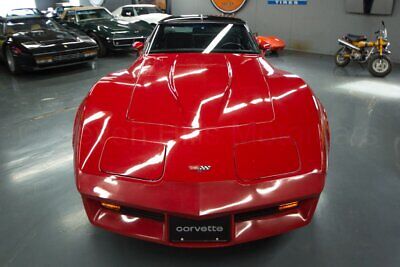 Chevrolet-Corvette-Coupe-1982-Red-Black-69322-2