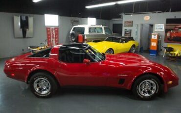 Chevrolet-Corvette-Coupe-1982-Red-Black-69322-4