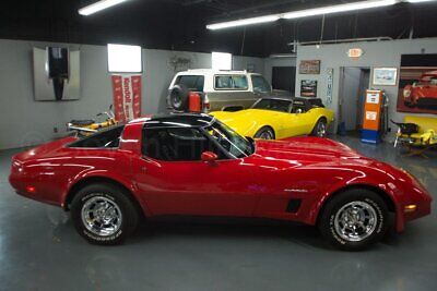 Chevrolet-Corvette-Coupe-1982-Red-Black-69322-4