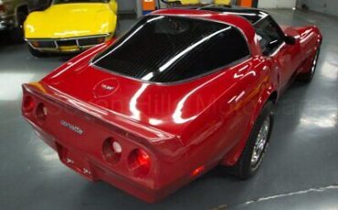 Chevrolet-Corvette-Coupe-1982-Red-Black-69322-5