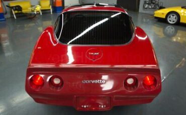 Chevrolet-Corvette-Coupe-1982-Red-Black-69322-6