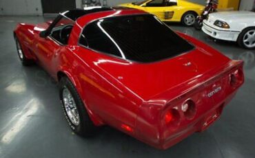 Chevrolet-Corvette-Coupe-1982-Red-Black-69322-8