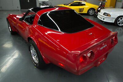 Chevrolet-Corvette-Coupe-1982-Red-Black-69322-8