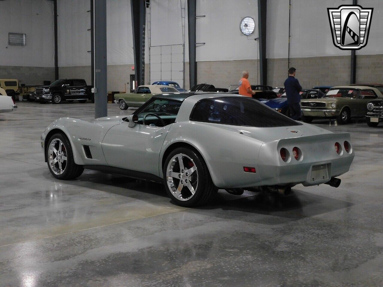 Chevrolet-Corvette-Coupe-1982-Silver-Silver-158739-3