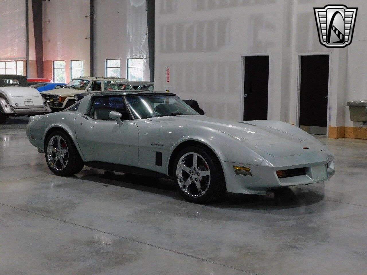 Chevrolet-Corvette-Coupe-1982-Silver-Silver-158739-5