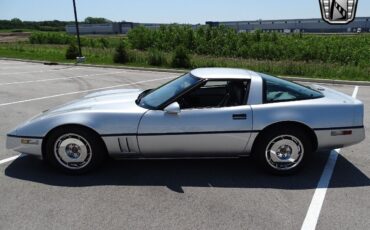 Chevrolet-Corvette-Coupe-1984-Silver-Gray-155434-3