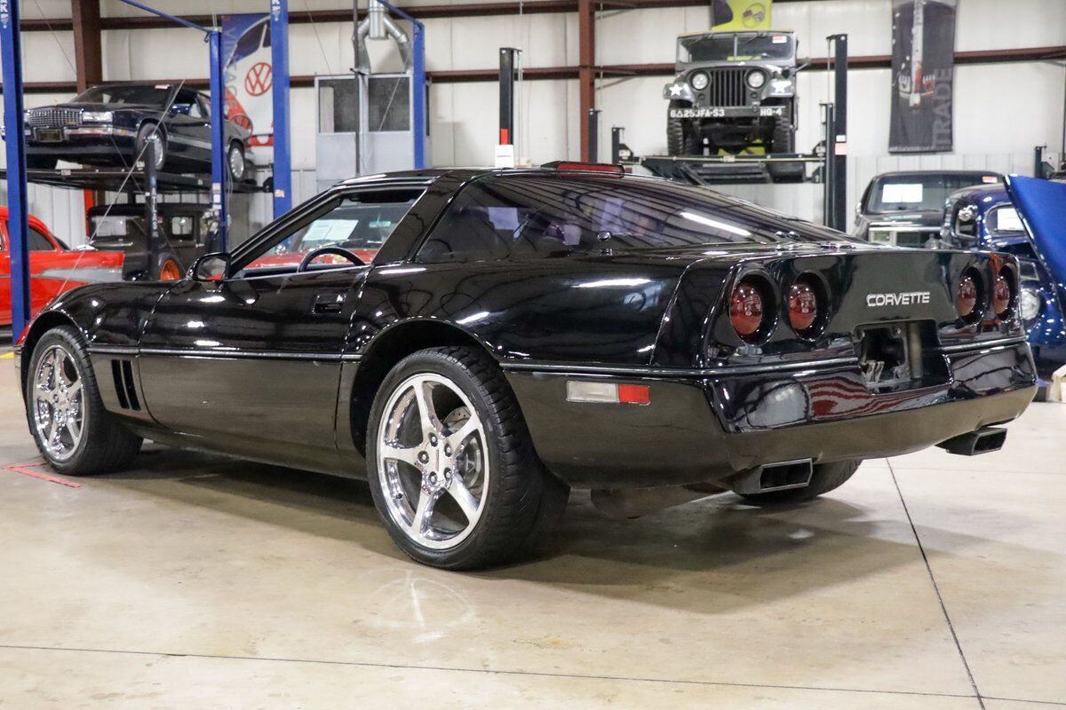 Chevrolet-Corvette-Coupe-1985-Black-Gray-221006-5