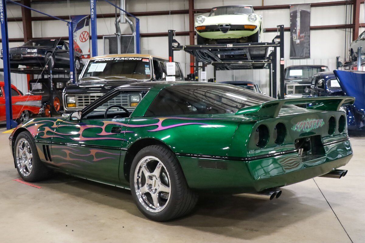 Chevrolet-Corvette-Coupe-1985-Green-Gray-138975-5