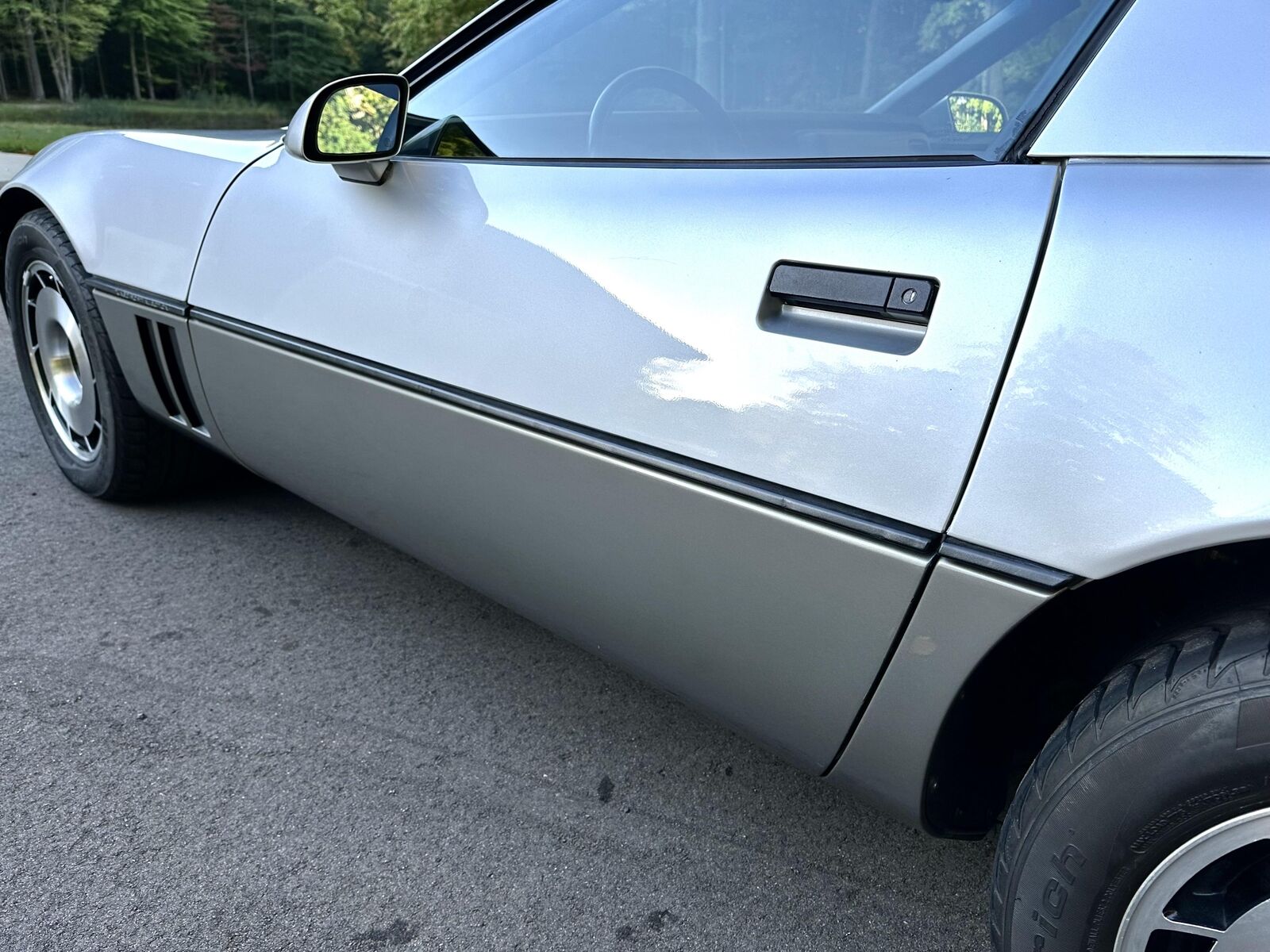 Chevrolet-Corvette-Coupe-1985-Silver-Gray-32142-24