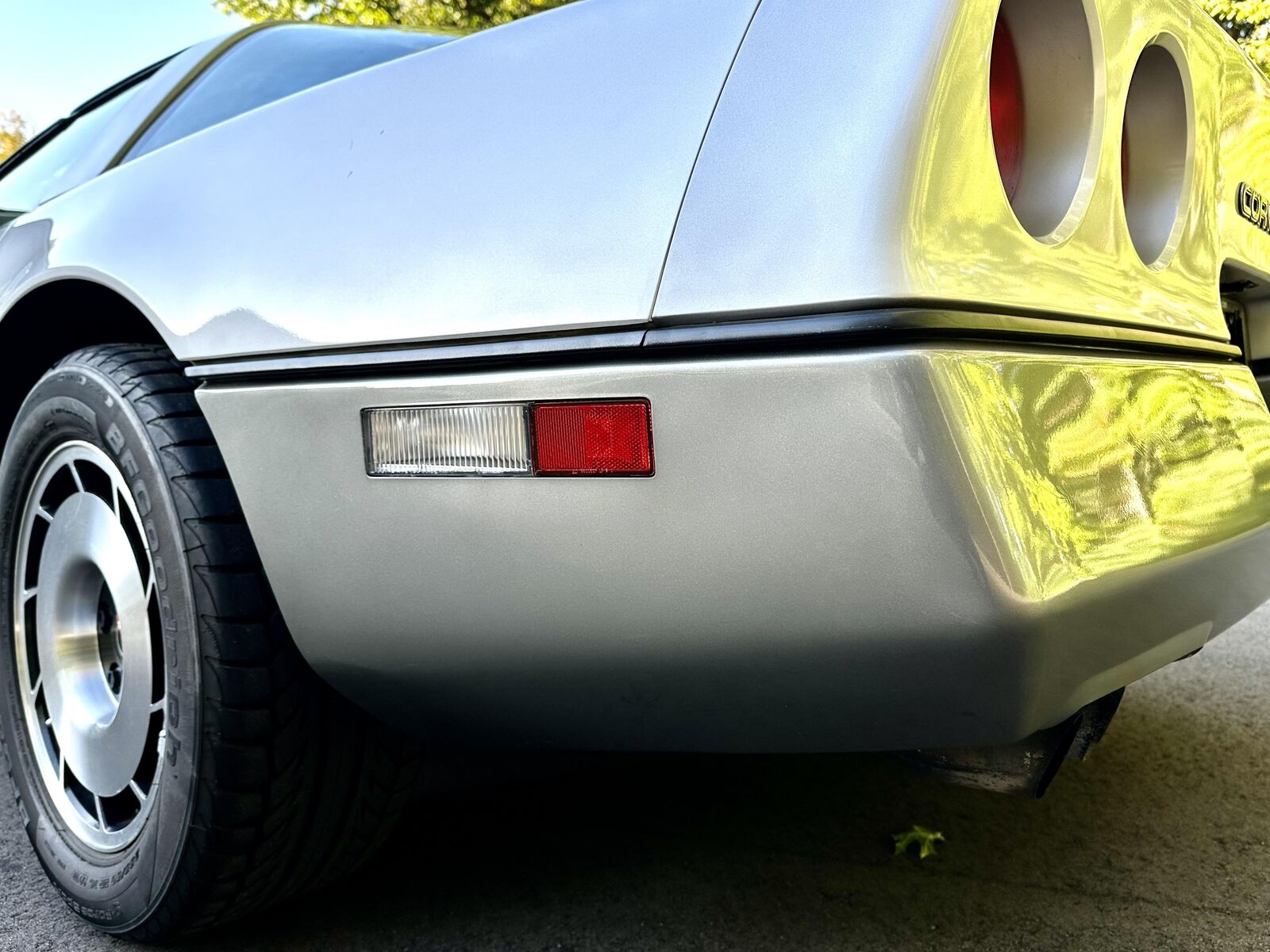 Chevrolet-Corvette-Coupe-1985-Silver-Gray-32142-27