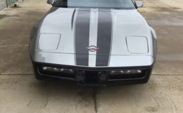 Chevrolet-Corvette-Coupe-1986-Silver-Black-186571-2