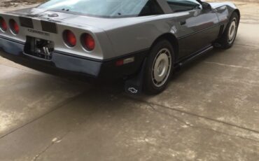 Chevrolet-Corvette-Coupe-1986-Silver-Black-186571-4