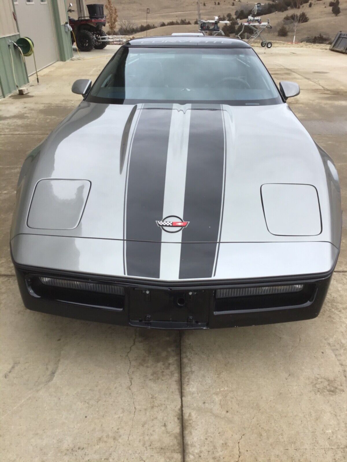 Chevrolet-Corvette-Coupe-1986-Silver-Black-186571-7