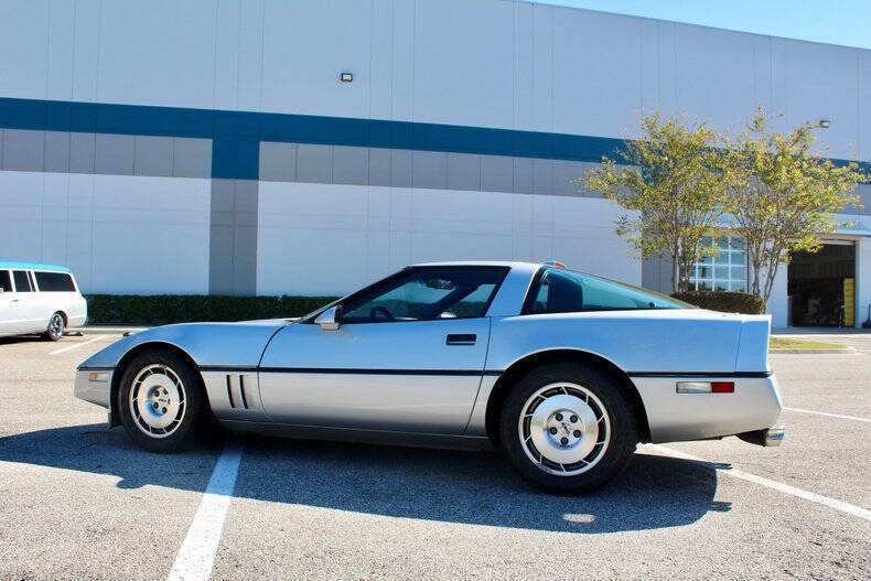 Chevrolet-Corvette-Coupe-1986-Silver-Gray-61018-10