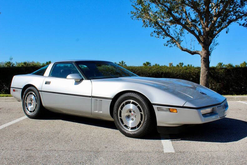 Chevrolet-Corvette-Coupe-1986-Silver-Gray-61018-3