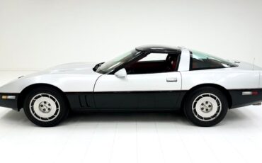 Chevrolet-Corvette-Coupe-1986-Silver-Red-140579-1