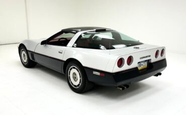 Chevrolet-Corvette-Coupe-1986-Silver-Red-140579-2