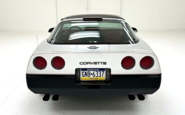 Chevrolet-Corvette-Coupe-1986-Silver-Red-140579-3