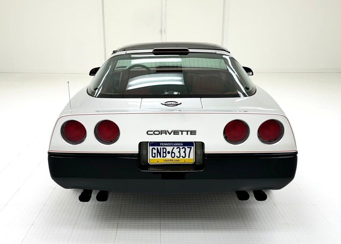 Chevrolet-Corvette-Coupe-1986-Silver-Red-140579-3