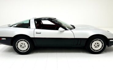 Chevrolet-Corvette-Coupe-1986-Silver-Red-140579-5