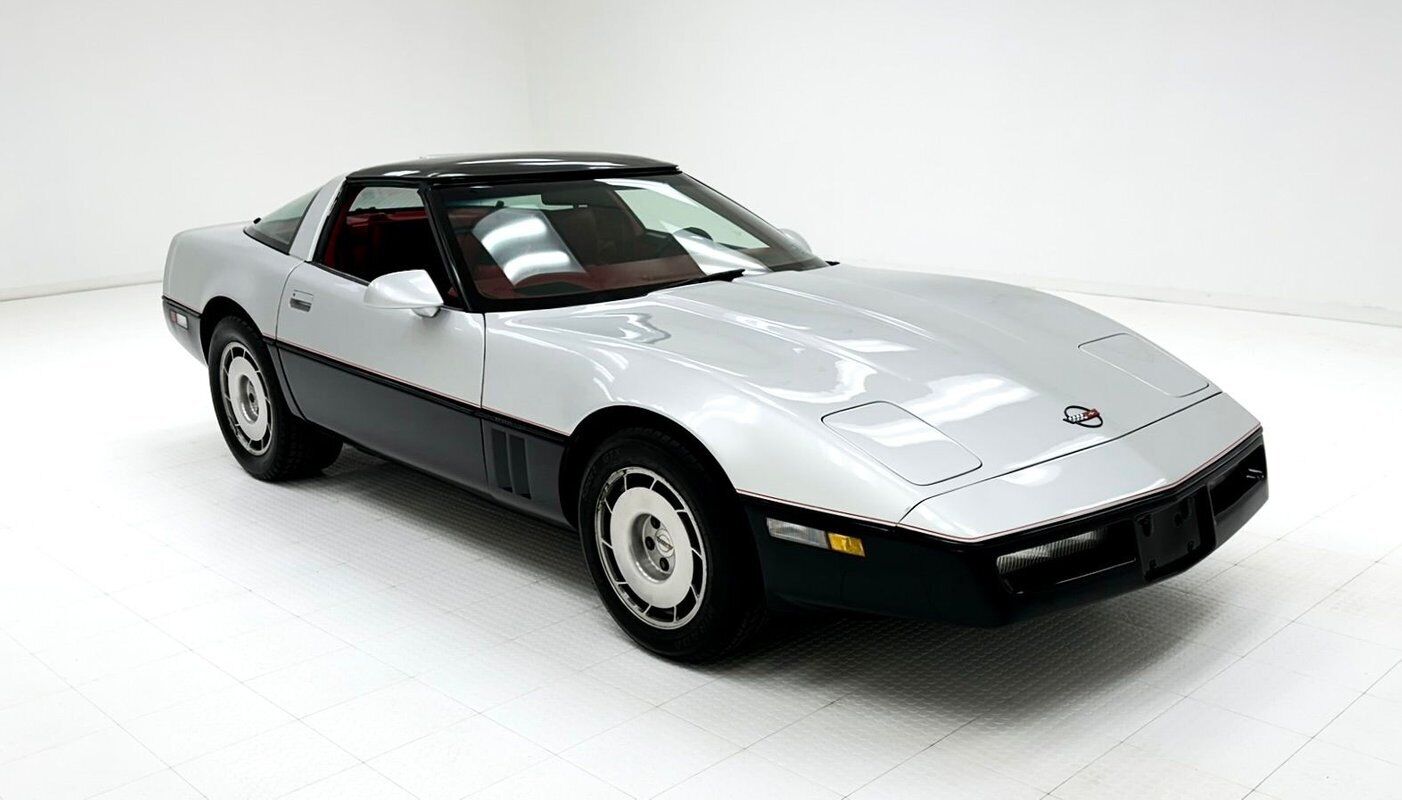 Chevrolet-Corvette-Coupe-1986-Silver-Red-140579-6