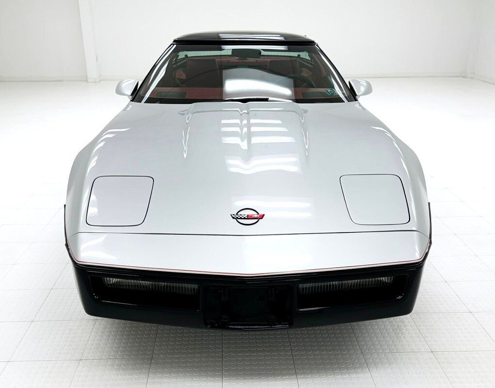 Chevrolet-Corvette-Coupe-1986-Silver-Red-140579-7