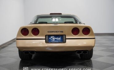 Chevrolet-Corvette-Coupe-1987-Gold-Saddle-157498-10